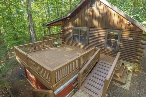 157 Sunrise Ln, Blue Ridge, GA 30513