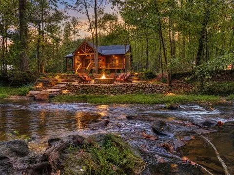 318 Misty Valley Ln, Ellijay, GA 30536