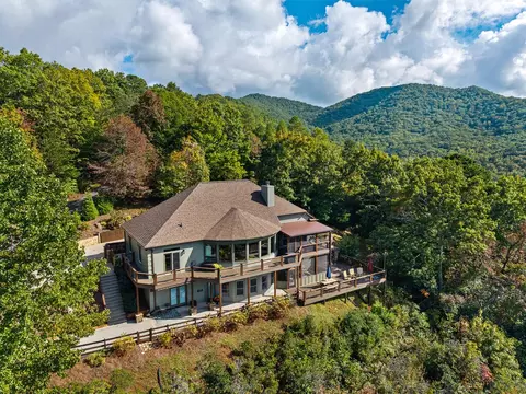 2602 The Rdgs, Hiawassee, GA 30546