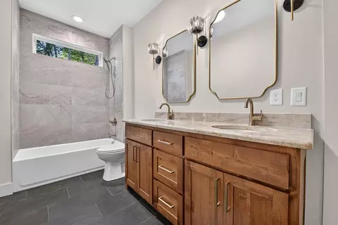Bath - 357 Spring Ridge Trl, Morganton, GA 30560 photo 7 of 10