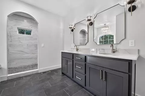 Bath - 357 Spring Ridge Trl, Morganton, GA 30560 photo 6 of 10