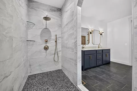 Bath - 357 Spring Ridge Trl, Morganton, GA 30560 photo 3 of 10