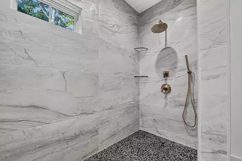 Bath - 357 Spring Ridge Trl, Morganton, GA 30560 photo 5 of 10