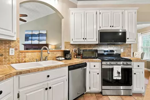 Kitchen - 388 Kerry Dr, Jasper, GA 30143 photo 2 of 3