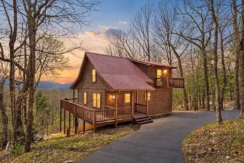 890 Brittney Dr, Blue Ridge, GA 30513