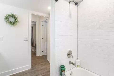 Bath - 587 Oak Trce E, Jasper, GA 30143 photo 2 of 3