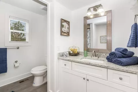 Bath - 587 Oak Trce E, Jasper, GA 30143 photo 1 of 3