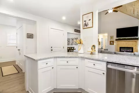 Kitchen - 587 Oak Trce E, Jasper, GA 30143 photo 5 of 5