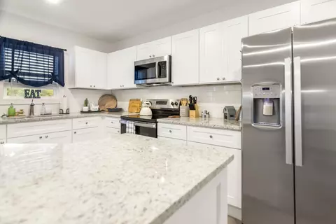 Kitchen - 587 Oak Trce E, Jasper, GA 30143 photo 4 of 5