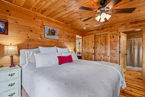 Bedroom - 140 Carolina Fox Cir, Murphy, NC 28906 photo 2 of 5