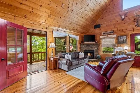 Living - 140 Carolina Fox Cir, Murphy, NC 28906 photo 3 of 3