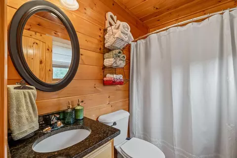 Bath - 140 Carolina Fox Cir, Murphy, NC 28906 photo 3 of 3