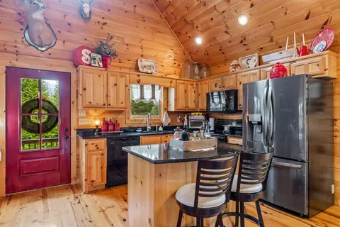 Kitchen - 140 Carolina Fox Cir, Murphy, NC 28906 photo 3 of 3