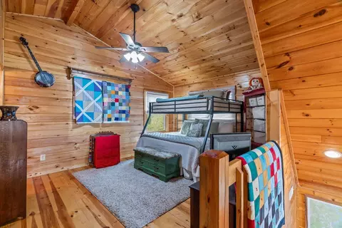 Bedroom - 140 Carolina Fox Cir, Murphy, NC 28906 photo 4 of 5
