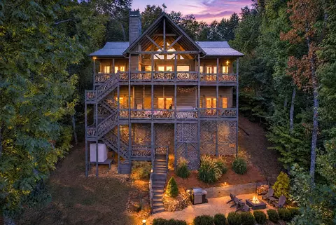 559 Overlook Trl, Blue Ridge, GA 30513