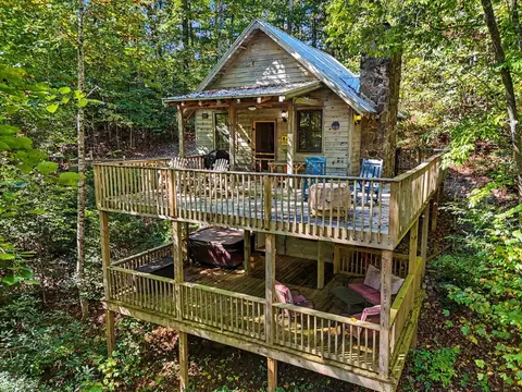 85 Lois Ln, Blairsville, GA 30512