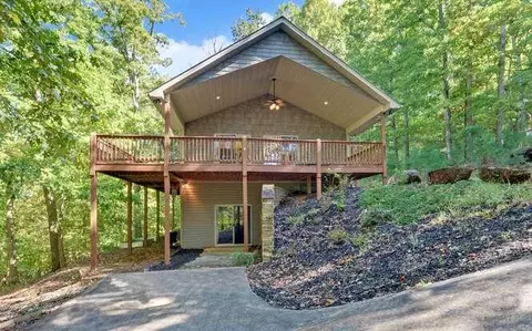 4201 Rocky Knob Dr, Young Harris, GA 30582