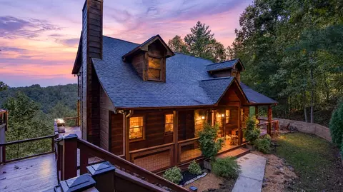 800 Mango Ln, Ellijay, GA 30540