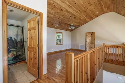 Entry Way - 35 Honeysuckle Ln, Murphy, NC 28906 photo 4 of 5