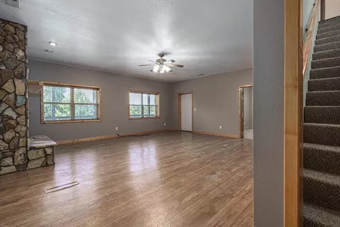 Living - 35 Honeysuckle Ln, Murphy, NC 28906 photo 5 of 6