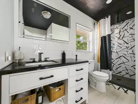 Bath - 289 Bethabara Way, Hayesville, NC 28904 photo 1 of 3