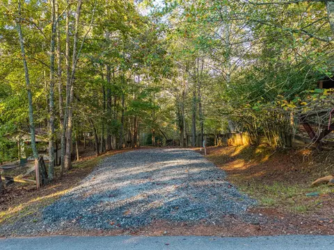 43 10th St, Ellijay, GA 30540