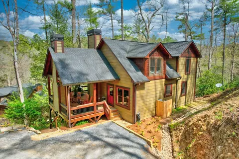 136 Gallery Ct, Ellijay, GA 30540