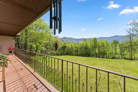 153 Trackrock Gap Rd, Blairsville, GA 30512