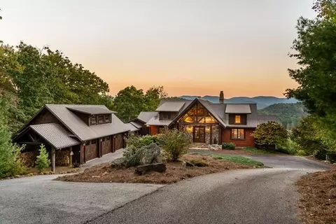 888 Wolf Creek Ln, Blairsville, GA 30512