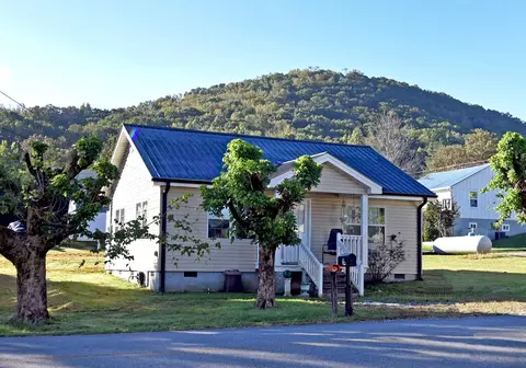 34 Kimsey St, Blairsville, GA 30512