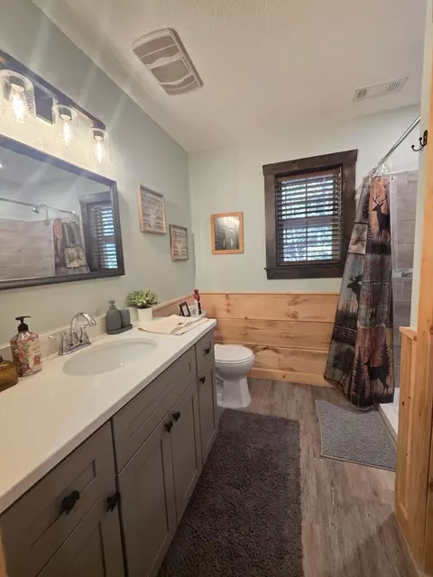 Bath - 690 Hiwassee Creek Est, Murphy, NC 28906 photo 1 of 2