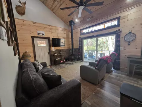 Living - 690 Hiwassee Creek Est, Murphy, NC 28906 photo 4 of 4