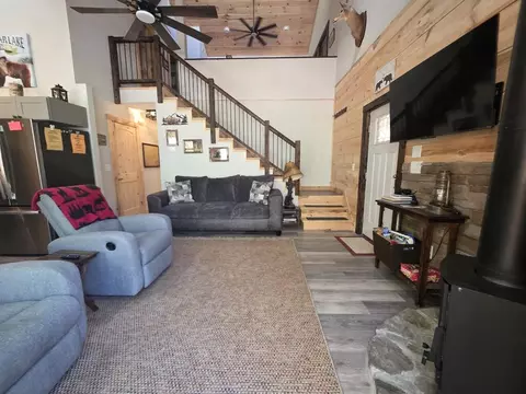 Living - 690 Hiwassee Creek Est, Murphy, NC 28906 photo 2 of 4