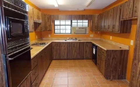 502 W Main St, Perry, FL 32347 photo 3