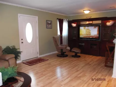 818 E Cherry St, Perry, FL 32347 photo 3