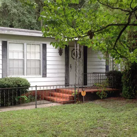 306 E Pace Dr, Perry, FL 32347 photo 2