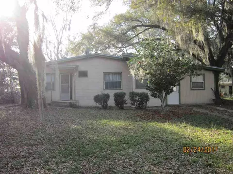 205 Cypress St, Perry, FL 32348 photo 1