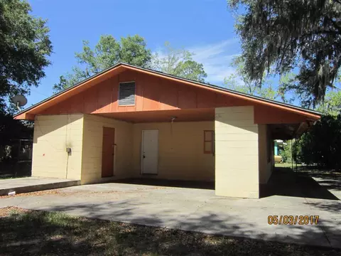 107 Monroe St, Perry, FL 32347 photo 2