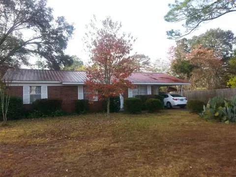 826 E Cherry St, Perry, FL 32347 photo 2