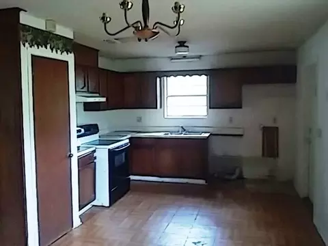 112 Blalock St, Perry, FL 32348 photo 2