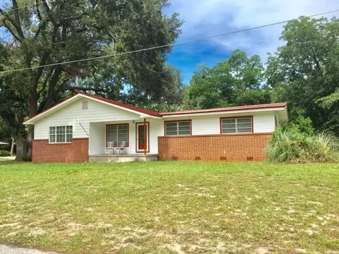 708 E Margurite St, Perry, FL 32347 photo 2