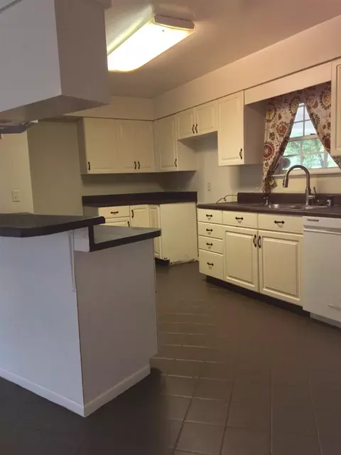 708 E Margurite St, Perry, FL 32347 photo 8