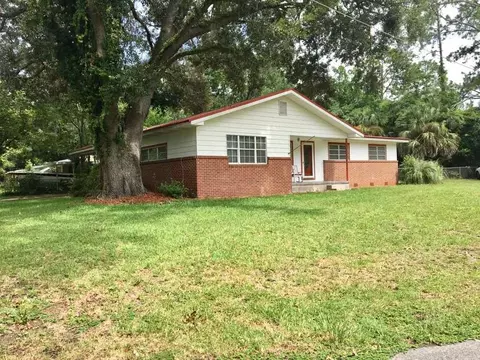 708 E Margurite St, Perry, FL 32347 photo 3