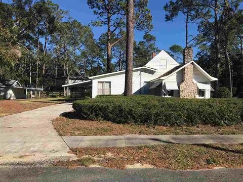 704 E Leon St, Perry, FL 32347 photo 3