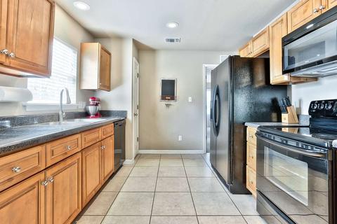 940 Rustling Pines Blvd, Midway, FL 32343 photo 3