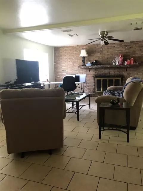 828 E Cherry St, Perry, FL 32347 photo 4