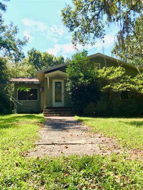 105 W Cedar St, Perry, FL 32347 photo 1