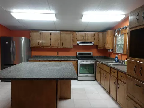 516 W Willow St, Perry, FL 32347 photo 2