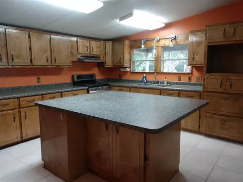 516 W Willow St, Perry, FL 32347 photo 3