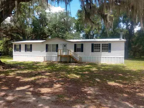 516 W Willow St, Perry, FL 32347 photo 1